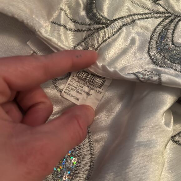 Faux Fur Trim Christmas Tree Skirt, White With Sequin Swirl Pattern - 1.2m NWOT - Picture 5 of 6